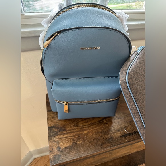 NWT! Michael Kors Sally Medium Saffiano Leather 2-In-1 Backpack with print case - Picture 12 of 12